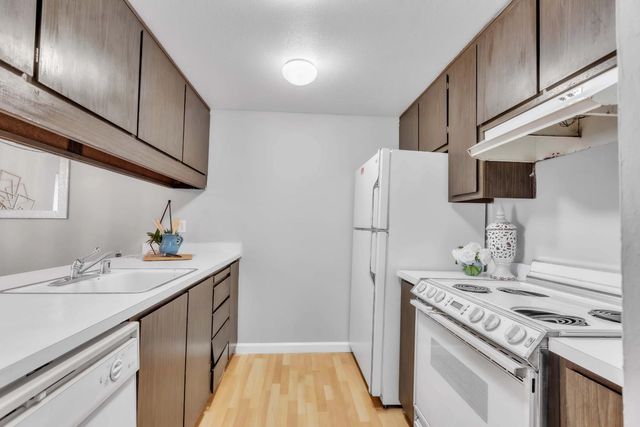 217 Roundtree Ct, Sacramento, CA 95831