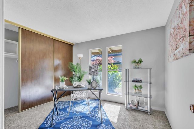 217 Roundtree Ct, Sacramento, CA 95831