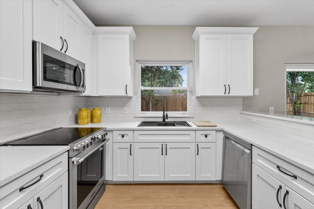 7024 Lyndale Drive, Watauga, TX 76148