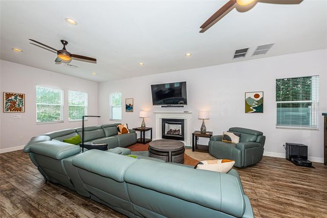 2430 6TH AVENUE N, St Petersburg, FL 33713
