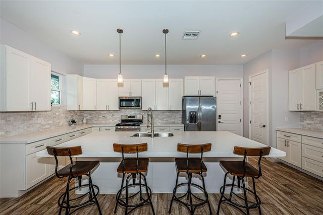 2430 6TH AVENUE N, St Petersburg, FL 33713