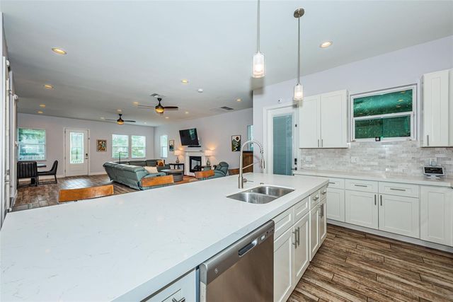 2430 6TH AVENUE N, St Petersburg, FL 33713