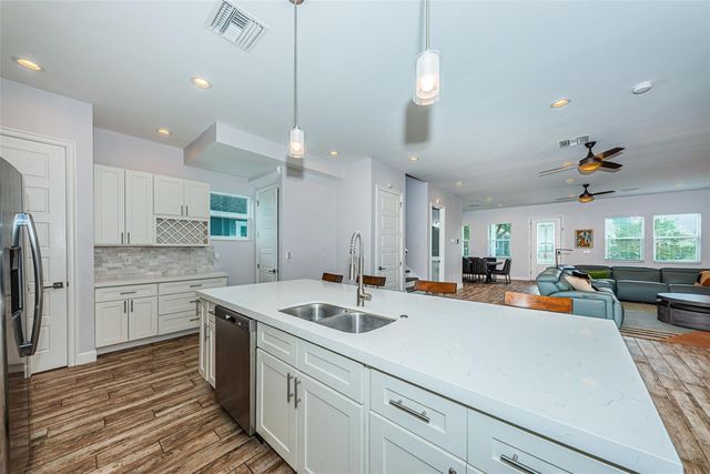 2430 6TH AVENUE N, St Petersburg, FL 33713