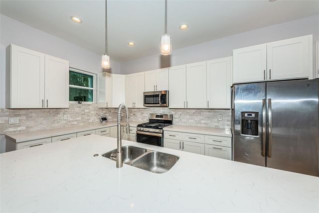 2430 6TH AVENUE N, St Petersburg, FL 33713