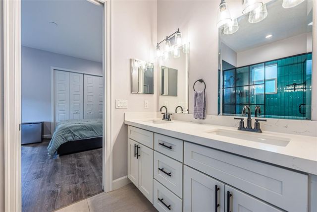 2430 6TH AVENUE N, St Petersburg, FL 33713
