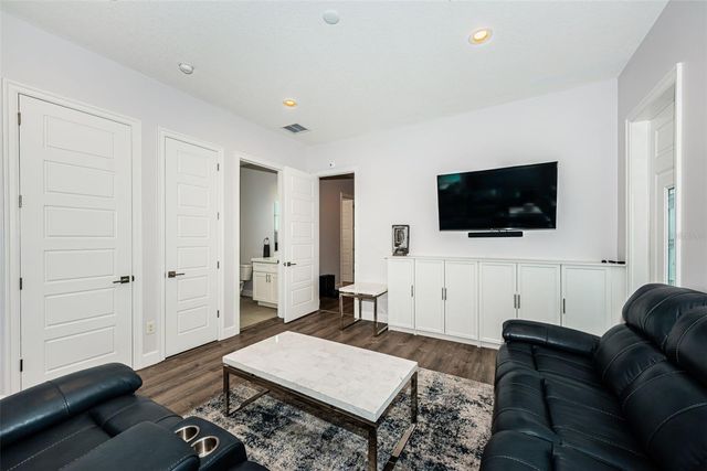 2430 6TH AVENUE N, St Petersburg, FL 33713