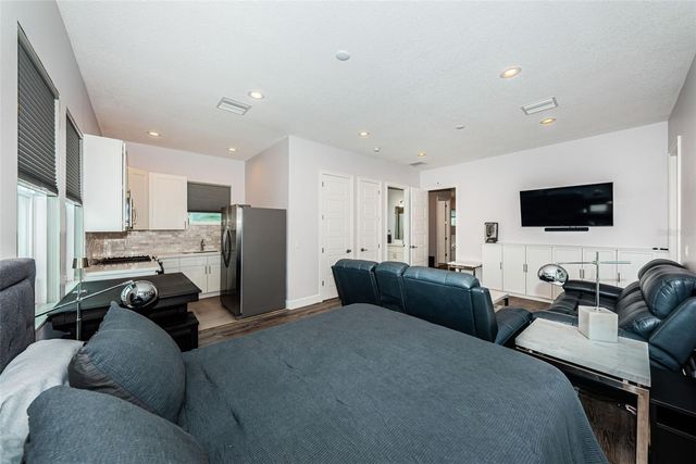 2430 6TH AVENUE N, St Petersburg, FL 33713