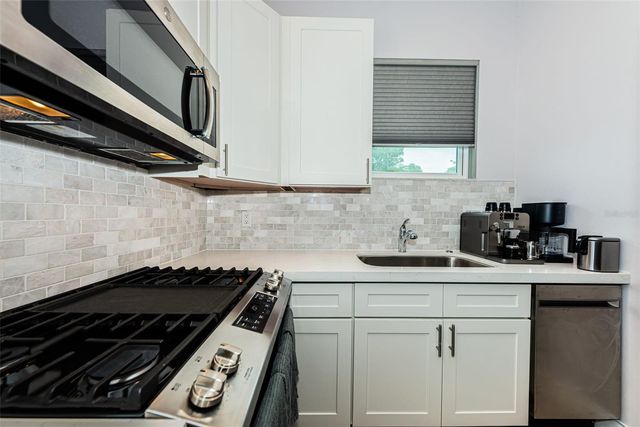 2430 6TH AVENUE N, St Petersburg, FL 33713
