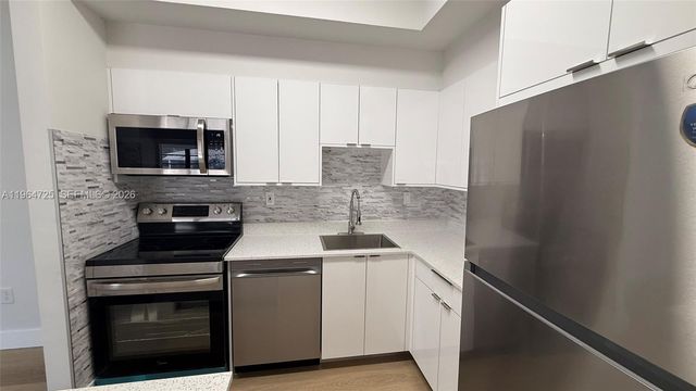 9705 Hammocks Blvd 201, Miami, FL 33196