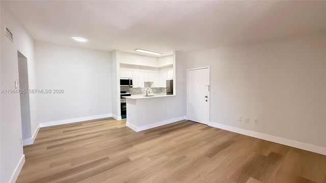 9705 Hammocks Blvd 201, Miami, FL 33196