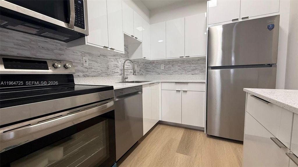 9705 Hammocks Blvd 201, Miami, FL 33196