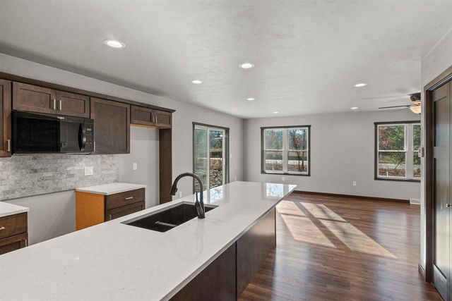 W6513 WOODHAVEN CIRCLE, Wautoma, WI 54982