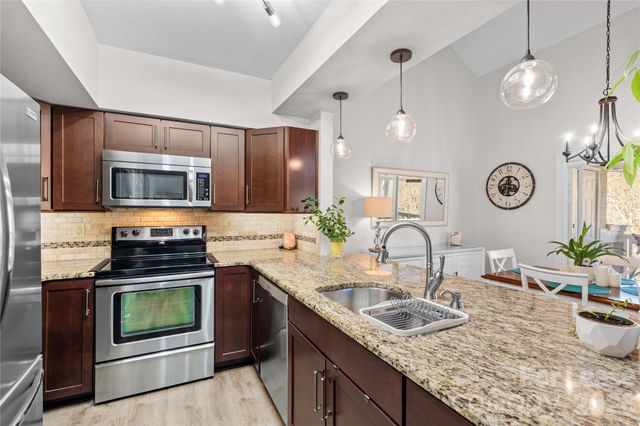 19843 Henderson Road L, Cornelius, NC 28031