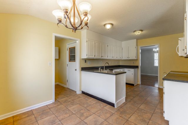 2500 Shenandoah Drive, Chattanooga, TN 37421