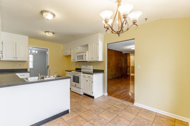 2500 Shenandoah Drive, Chattanooga, TN 37421