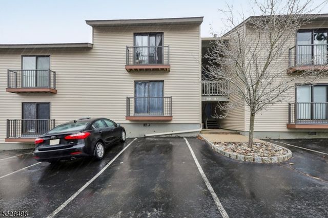 410 Spruce Hills Dr, Glen Gardner Boro, NJ 08826