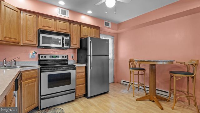6961 PAWLING STREET, Philadelphia, PA 19128