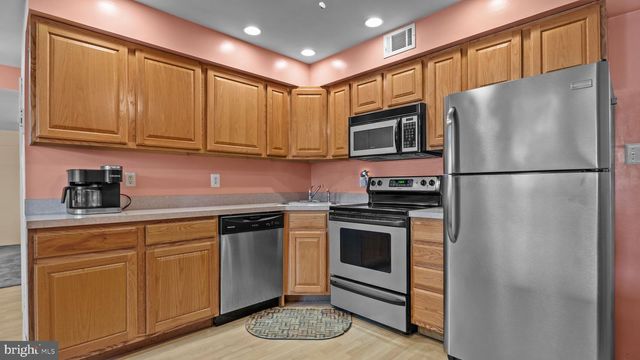 6961 PAWLING STREET, Philadelphia, PA 19128