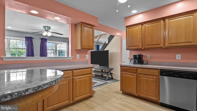 6961 PAWLING STREET, Philadelphia, PA 19128