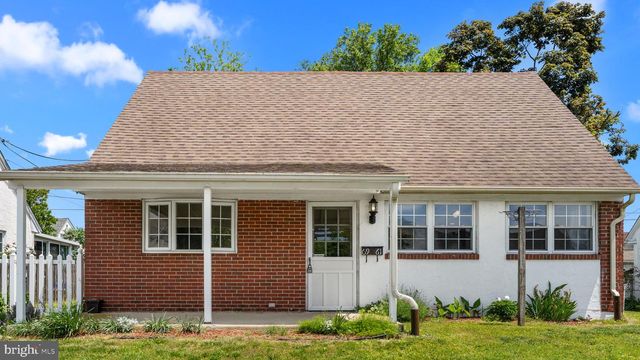 6961 PAWLING STREET, Philadelphia, PA 19128