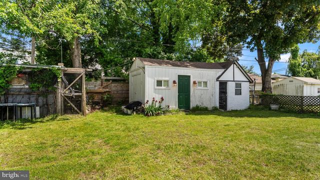 6961 PAWLING STREET, Philadelphia, PA 19128