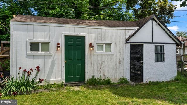 6961 PAWLING STREET, Philadelphia, PA 19128