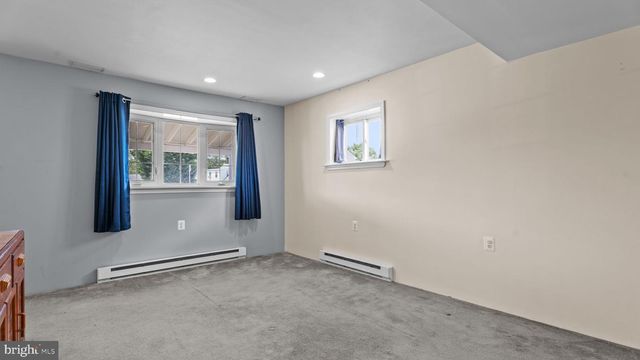 6961 PAWLING STREET, Philadelphia, PA 19128