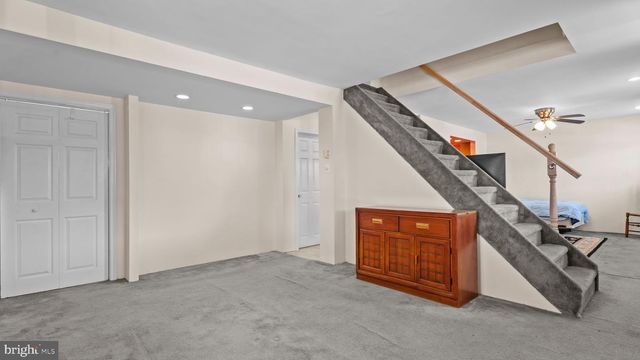 6961 PAWLING STREET, Philadelphia, PA 19128