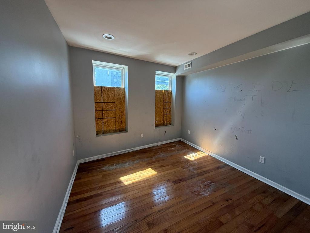 Image 16 of property listing at 1217 GREENMOUNT AVE, Baltimore, MD 21202