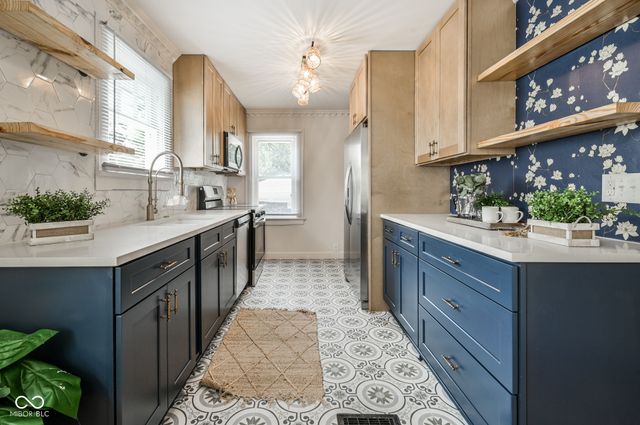 6073 Dewey Avenue, Indianapolis, IN 46219