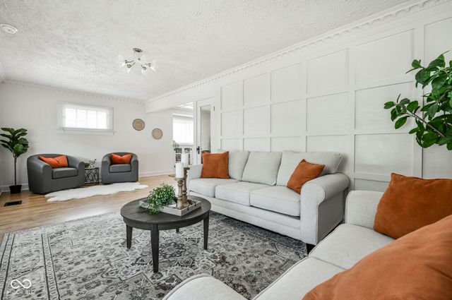 6073 Dewey Avenue, Indianapolis, IN 46219