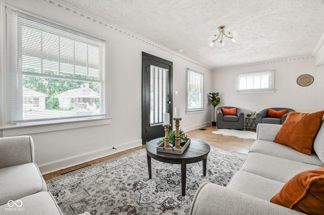 6073 Dewey Avenue, Indianapolis, IN 46219