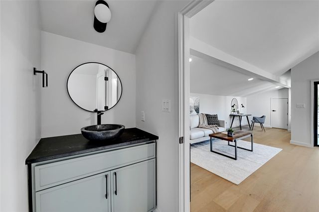 2717 Lyons RD 1, Austin, TX 78702