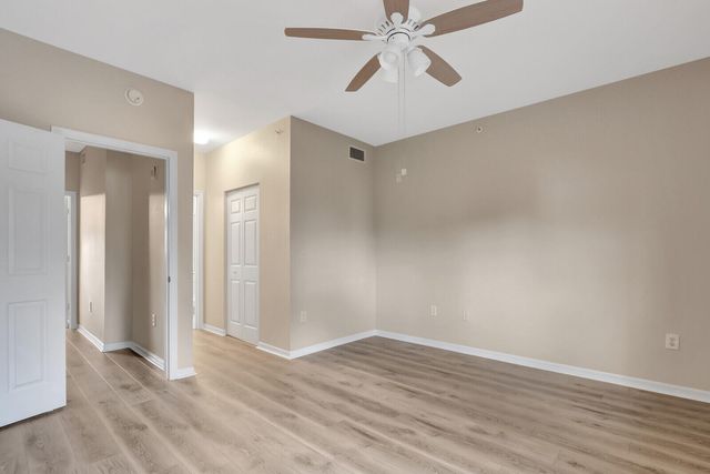 2804 Sarento Place 113, Palm Beach Gardens, FL 33410