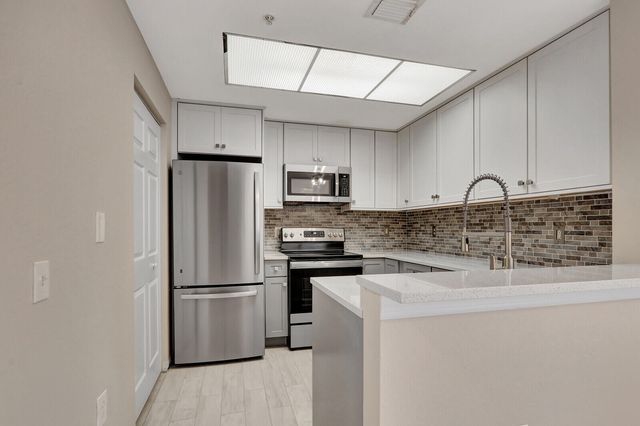 2804 Sarento Place 113, Palm Beach Gardens, FL 33410