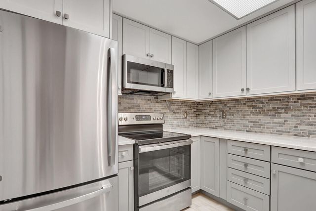 2804 Sarento Place 113, Palm Beach Gardens, FL 33410