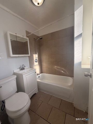 310 West Division Street 1R, New Haven, CT 06511