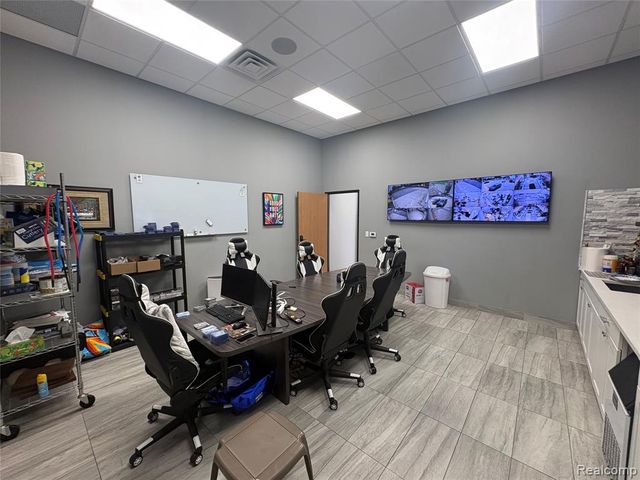 22850 Dequindre Rd, Warren, MI 48091
