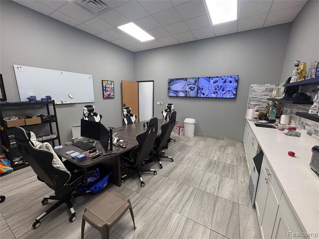 22850 Dequindre Rd, Warren, MI 48091