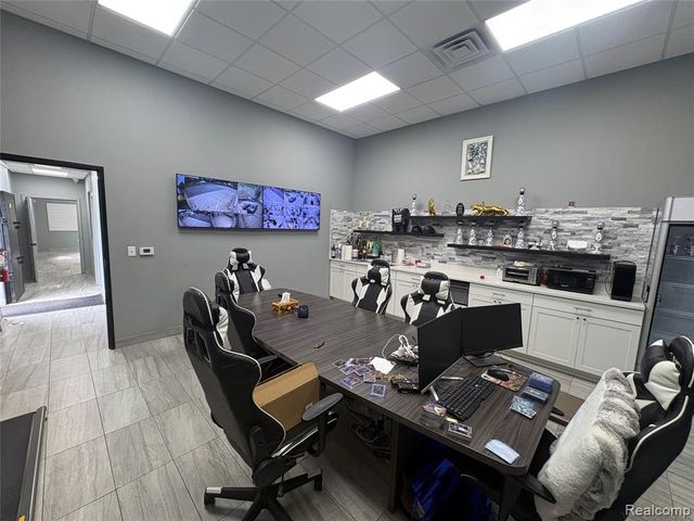 22850 Dequindre Rd, Warren, MI 48091