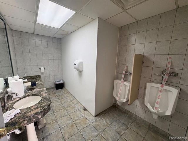 22850 Dequindre Rd, Warren, MI 48091