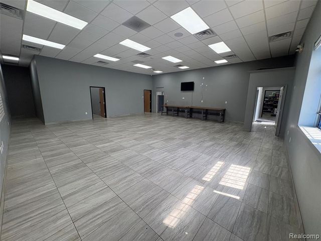 22850 Dequindre Rd, Warren, MI 48091