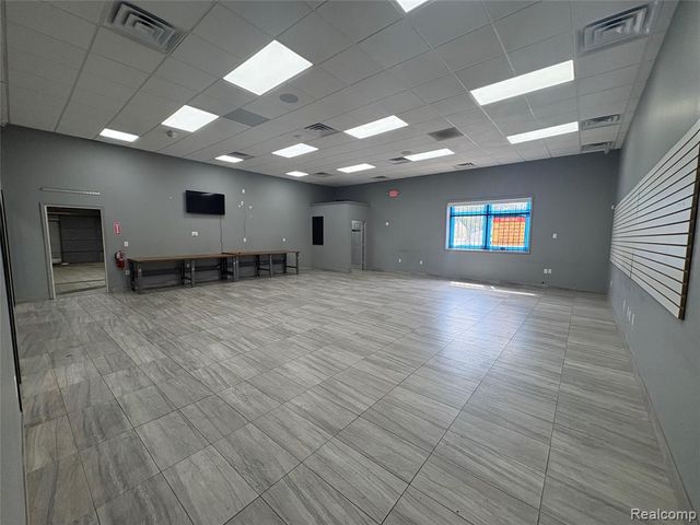 22850 Dequindre Rd, Warren, MI 48091