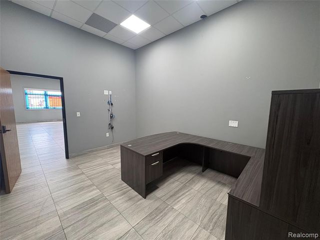 22850 Dequindre Rd, Warren, MI 48091