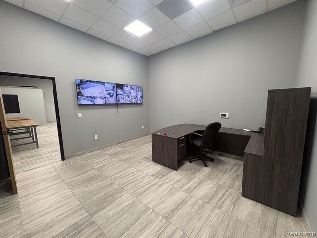 22850 Dequindre Rd, Warren, MI 48091