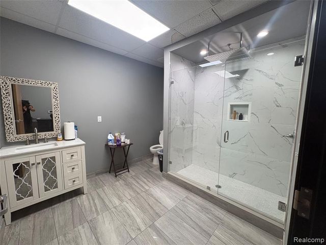 22850 Dequindre Rd, Warren, MI 48091