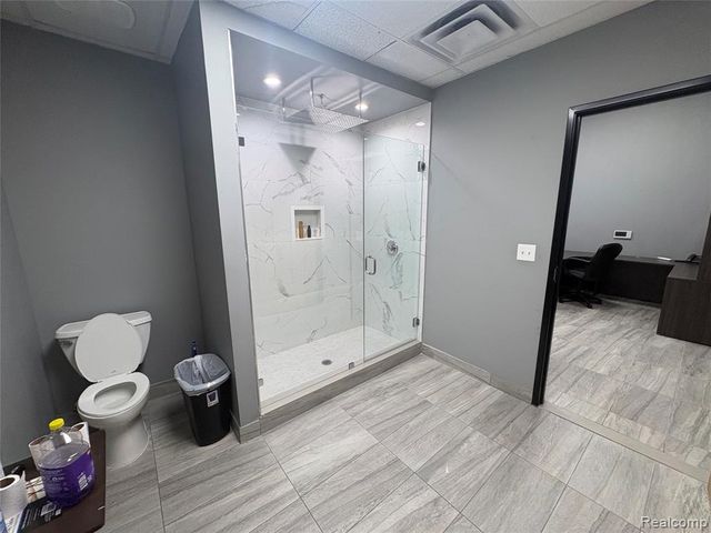 22850 Dequindre Rd, Warren, MI 48091