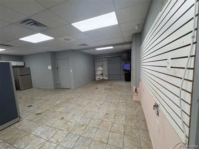22850 Dequindre Rd, Warren, MI 48091