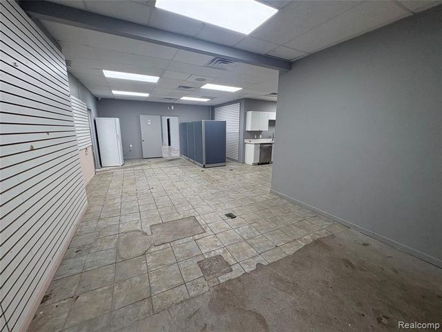 22850 Dequindre Rd, Warren, MI 48091