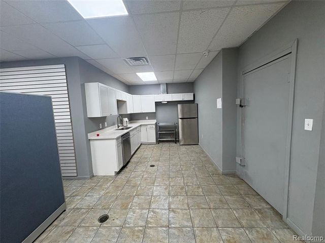22850 Dequindre Rd, Warren, MI 48091